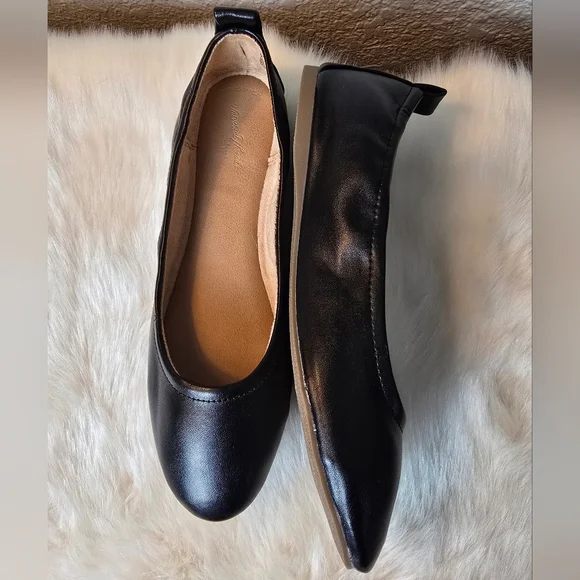 Universal Threads Classic Women's Black Flats - Picture 3 of 12